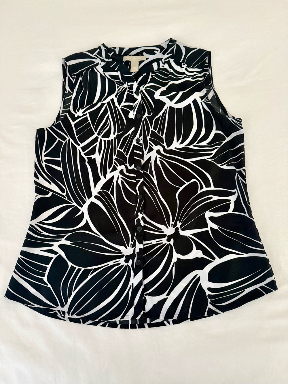 Banana Republic Black White Graphic Floral Button Front Blouse M Business Casual